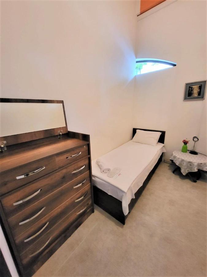 Hostel Near The Square Tbilisi Buitenkant foto