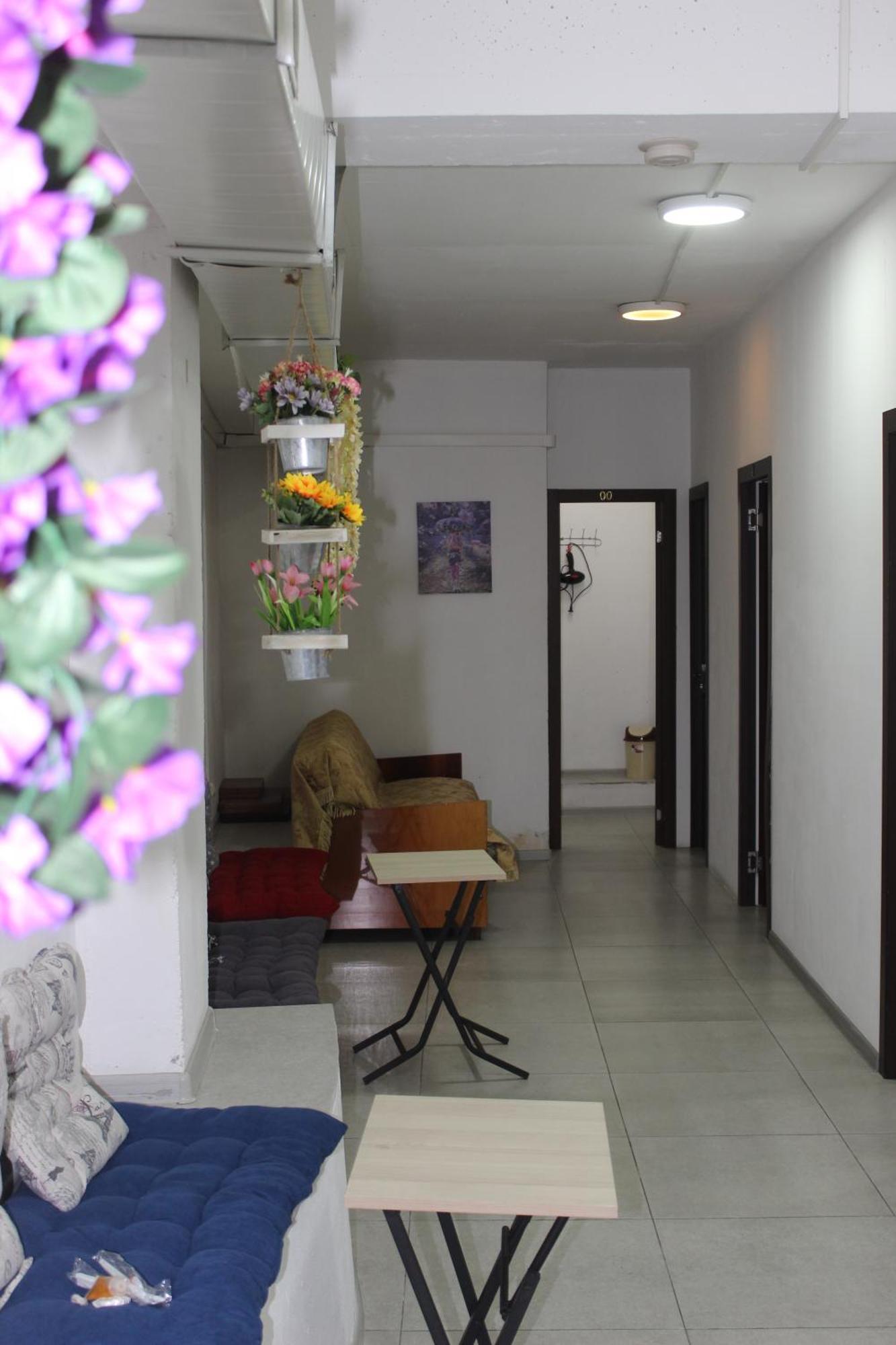 Hostel Near The Square Tbilisi Buitenkant foto