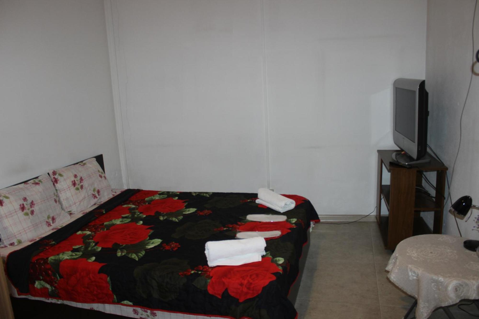 Hostel Near The Square Tbilisi Buitenkant foto