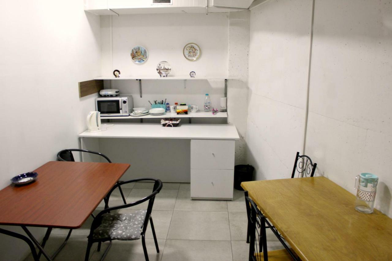 Hostel Near The Square Tbilisi Buitenkant foto